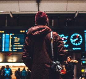 À quelle heure devez-vous arriver à l’aéroport?